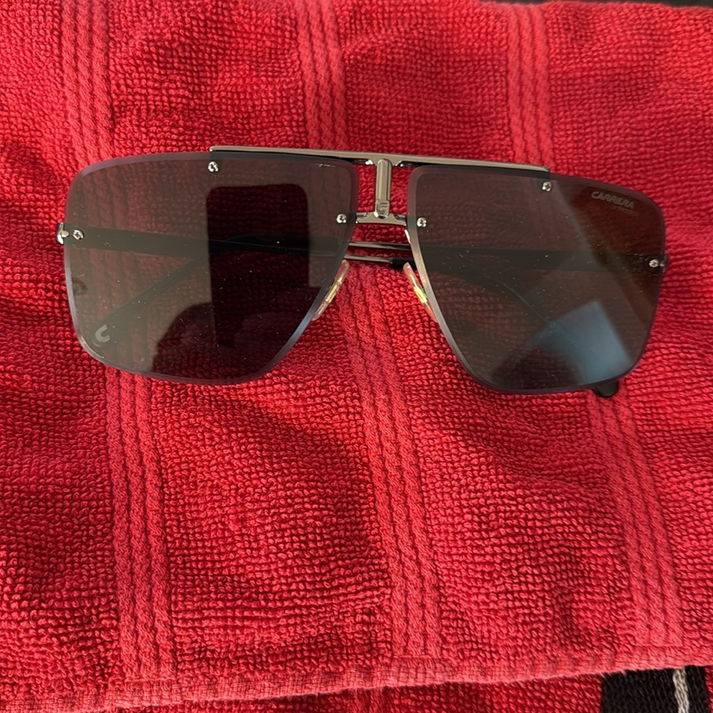 CARRERA sunglasses unisex non polarized with hard case